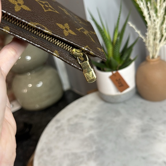 Louis Vuitton Monogram Bucket Pouch - Picture 12 of 15